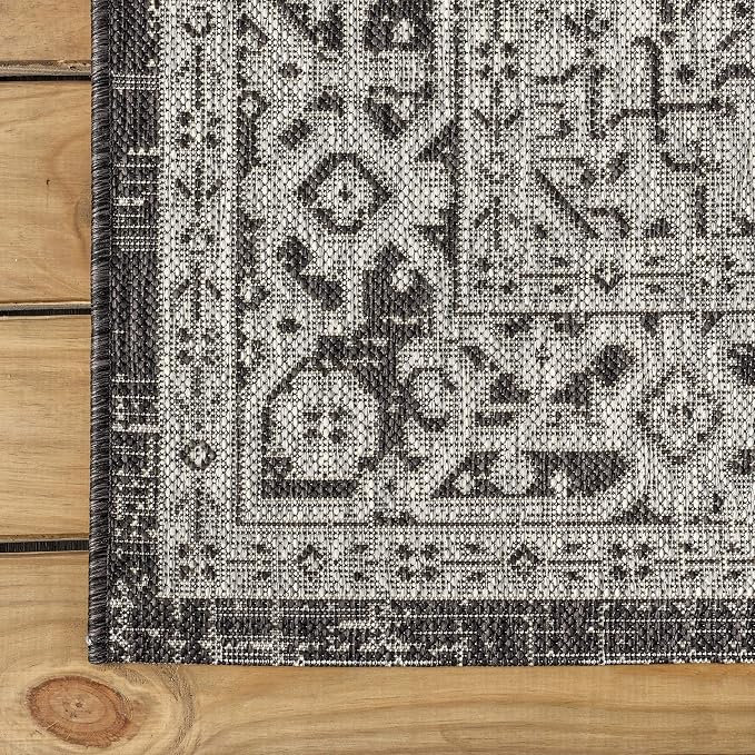 JONATHAN Y Medallion Weave Indoor Outdoor Square Area Rug 5X5 Gray/Black, Sinjuri Textured for Backyard, Patio, Porch, Easy-Cleaning, High Traffic, Pet-Friendly, Non-Shedding (SMB101D-5SQ)