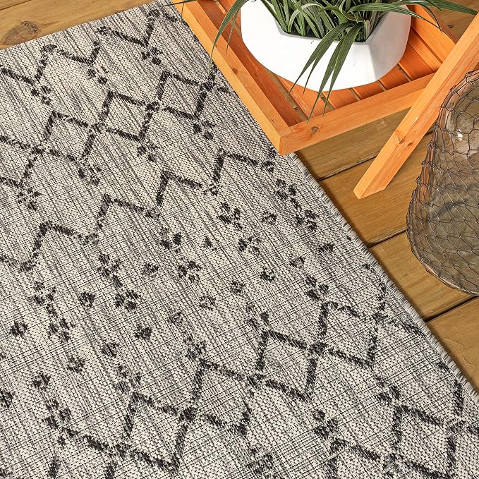 JONATHAN Y Moroccan Geometric Indoor Outdoor Square Area Rug 9X9 Light Gray/Black, Ourika Textured Weave for Backyard, Patio, Porch, Easy-Cleaning, High Traffic Pet-Friendly, Non-Shedding SMB108E-9SQ