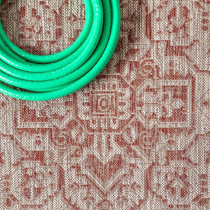 JONATHAN Y Medallion Weave Indoor Outdoor Round Area Rug 5 Ft Red/Taupe, Sinjuri Textured for Backyard, Patio, Porch, Easy-Cleaning, High Traffic, Pet-Friendly, Non-Shedding (SMB101A-5R)