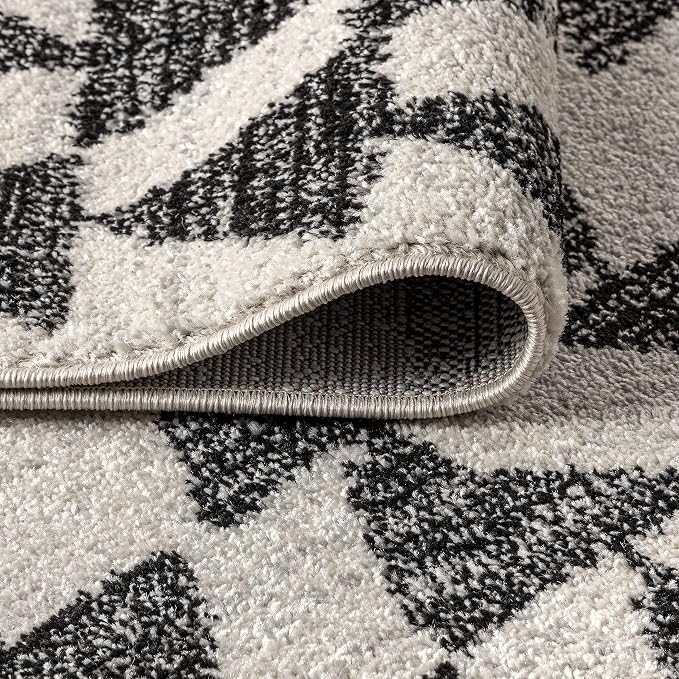 JONATHAN Y Aisha Moroccan Triangle Geometric Cream/Black Indoor Area Rug, 8x10, Contemporary, Modern, Easy-Cleaning for Living Room, Bedroom, Kitchen, Pet Friendly, Non-Shedding (MOH206A-8)