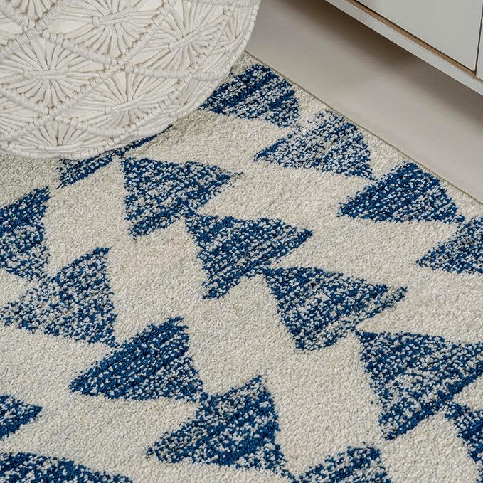 JONATHAN Y Aisha Moroccan Triangle Geometric Cream/Navy Indoor Area Rug, 4x6, Contemporary, Modern, Easy-Cleaning for Living Room, Bedroom, Kitchen, Pet Friendly, Non-Shedding (MOH206D-4)