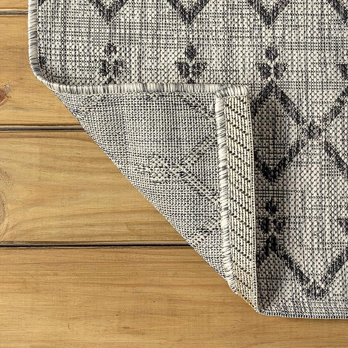 JONATHAN Y Moroccan Geometric Indoor Outdoor Round Area Rug 5 Ft Light Gray/Black, Ourika Textured Weave for Backyard, Patio, Porch, Easy-Cleaning, High Traffic Pet-Friendly, Non-Shedding SMB108E-5R