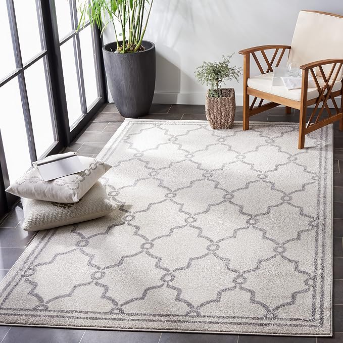 SAFAVIEH Amherst Collection Area Rug - 5' Square, Ivory & Grey, Trellis Design, Non-Shedding & Easy Care, Ideal for High Traffic Areas in Living Room, Bedroom (AMT414K)