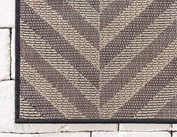 Unique Loom Outdoor Modern Collection Area Rug - Chevron (7' 1" x 10' Rectangle, Brown/ Black)