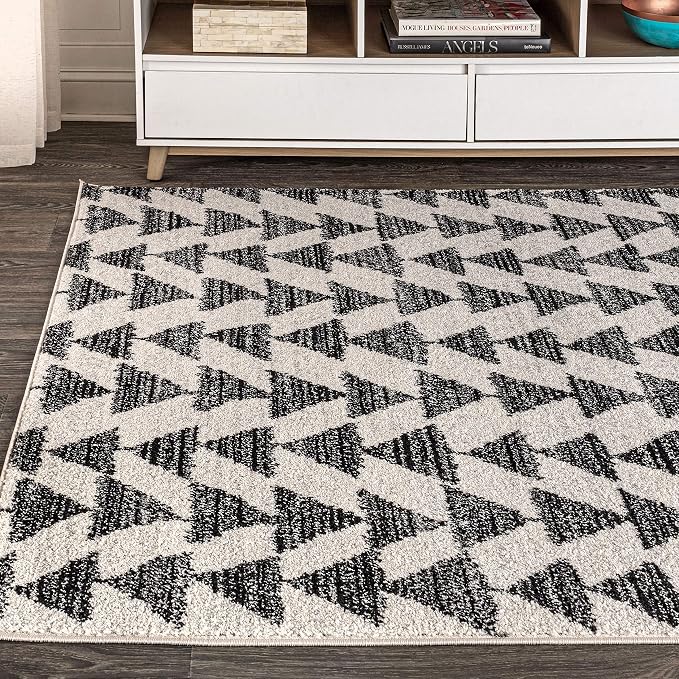 JONATHAN Y Aisha Moroccan Triangle Geometric Cream/Black Indoor Area Rug, 4x6, Contemporary, Modern, Easy-Cleaning for Living Room, Bedroom, Kitchen, Pet Friendly, Non-Shedding (MOH206A-4)