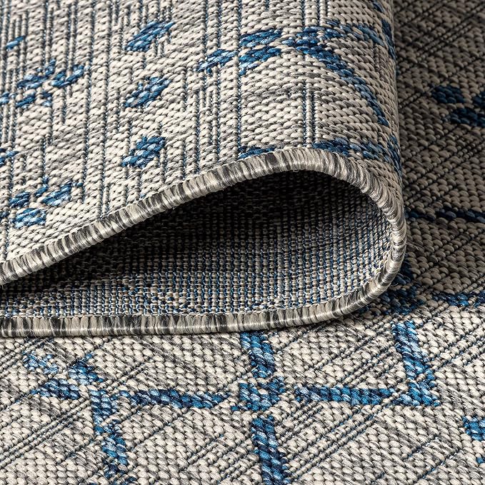 JONATHAN Y Moroccan Geometric Indoor Outdoor Square Area Rug 4X4 Light Gray/Navy, Ourika Textured Weave for Backyard, Patio, Porch, Easy-Cleaning, High Traffic, Pet-Friendly, Non-Shedding SMB108A-4SQ
