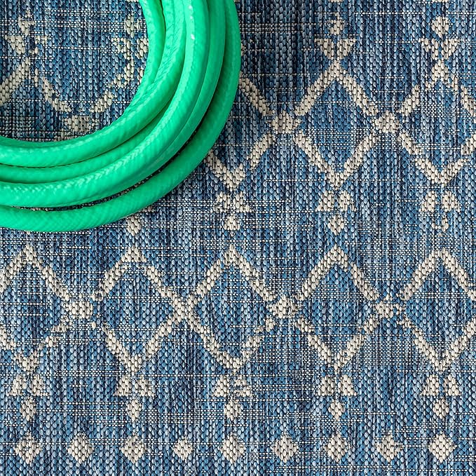 JONATHAN Y Moroccan Geometric Indoor Outdoor Square Area Rug 3X3 Navy/Light Gray, Ourika Textured Weave for Backyard, Patio, Porch, Easy-Cleaning, High Traffic, Pet-Friendly, Non-Shedding SMB108B-3SQ