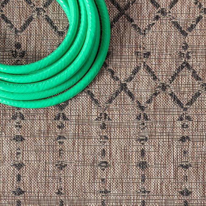 JONATHAN Y Moroccan Geometric Indoor Outdoor Square Area Rug 8X8 Natural/Black, Ourika Textured Weave for Backyard, Patio, Porch, Easy-Cleaning, High Traffic Pet-Friendly, Non-Shedding SMB108D-8SQ