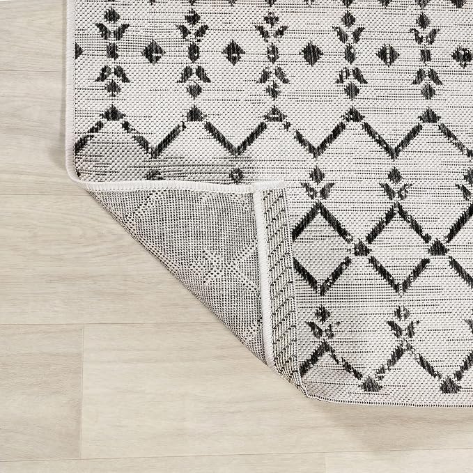 JONATHAN Y Moroccan Geometric Indoor Outdoor Square Area Rug 4X4 Cream/Black, Ourika Textured Weave for Backyard, Patio, Porch, Easy-Cleaning, High Traffic, Pet-Friendly, Non-Shedding (SMB108I-4SQ)