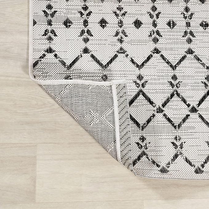 JONATHAN Y Moroccan Geometric Indoor Outdoor Round Area Rug 6 Ft Cream/Black, Ourika Textured Weave for Backyard, Patio, Porch, Easy-Cleaning, High Traffic, Pet-Friendly, Non-Shedding (SMB108I-6R)