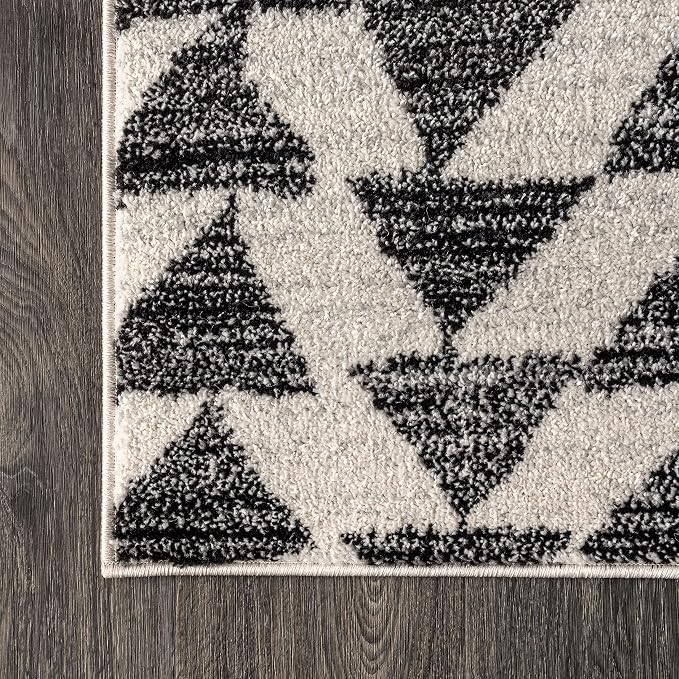 JONATHAN Y Aisha Moroccan Triangle Geometric Cream/Black Indoor Area Rug, 4x6, Contemporary, Modern, Easy-Cleaning for Living Room, Bedroom, Kitchen, Pet Friendly, Non-Shedding (MOH206A-4)