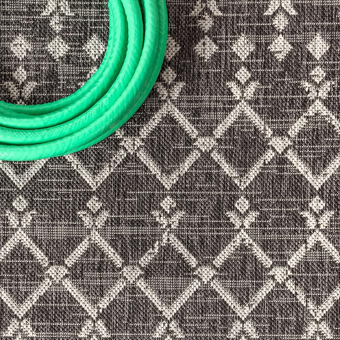 JONATHAN Y Moroccan Geometric Indoor Outdoor Square Area Rug 5X5 Black/Gray, Ourika Textured Weave for Backyard, Patio, Porch, Easy-Cleaning, High Traffic, Pet-Friendly, Non-Shedding (SMB108F-5SQ)