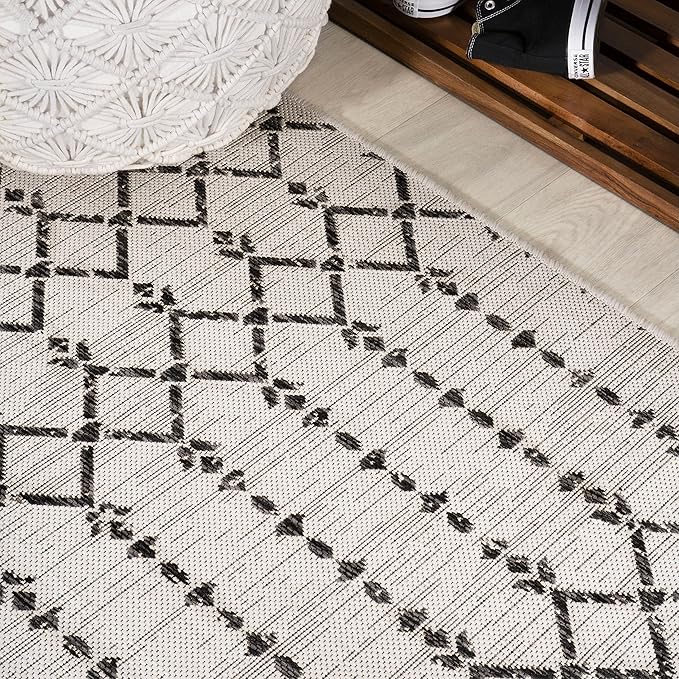 JONATHAN Y Moroccan Geometric Indoor Outdoor Round Area Rug 9 Ft Cream/Black, Ourika Textured Weave for Backyard, Patio, Porch, Easy-Cleaning, High Traffic, Pet-Friendly, Non-Shedding (SMB108I-9R)