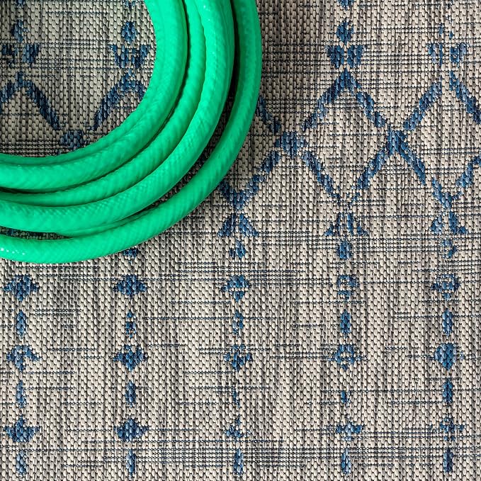 JONATHAN Y Moroccan Geometric Indoor Outdoor Round Area Rug 4 Ft Light Gray/Navy, Ourika Textured Weave for Backyard, Patio, Porch, Easy-Cleaning, High Traffic, Pet-Friendly, Non-Shedding SMB108A-4R