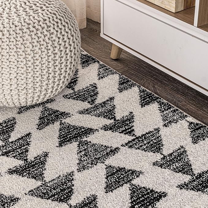 JONATHAN Y Aisha Moroccan Triangle Geometric Cream/Black 6x6 Square Indoor Area Rug, Contemporary, Modern, Easy-Cleaning for Living Room, Bedroom, Kitchen, Pet Friendly, Non-Shedding (MOH206A-6SQ)