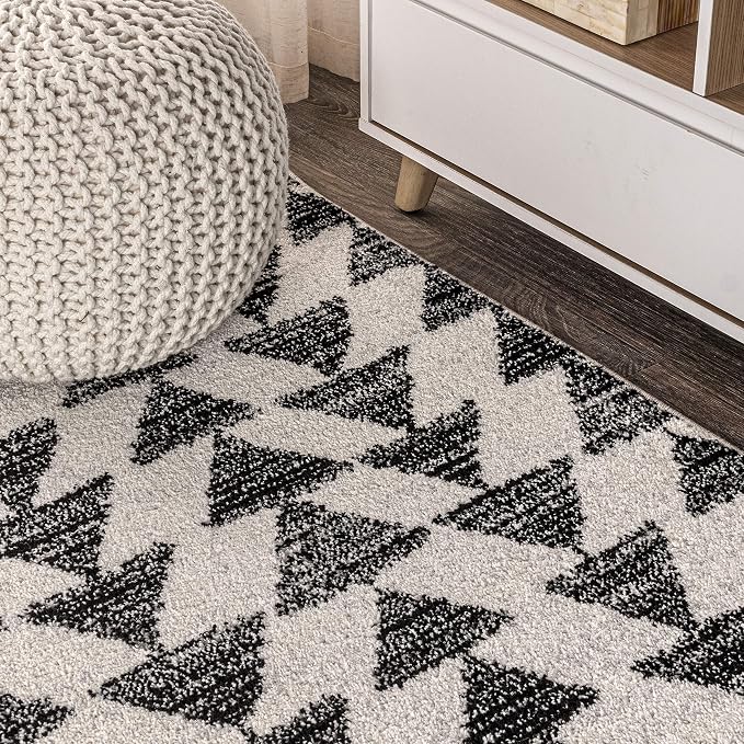 JONATHAN Y Aisha Moroccan Triangle Geometric Cream/Black Runner Rug, 2x8, Contemporary, Modern, Easy-Cleaning for Living Room, Bedroom, Kitchen, Pet Friendly, Non-Shedding (MOH206A-28)