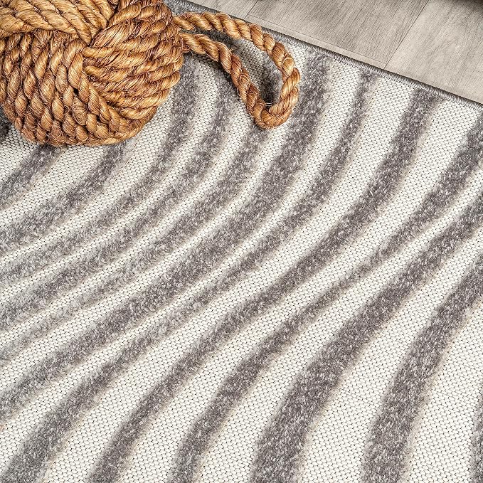 JONATHAN Y Maribo High-Low Abstract Striped Gray/Ivory 8' Round Indoor/Outdoor Area Rug, Pet Friendly, Non-Shedding, Stain Resistant, Easy-Cleaning for Backyard, Patio, Porch (SCN103B-8R)