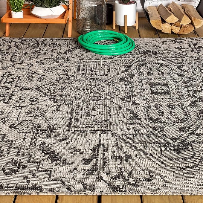 JONATHAN Y Boho Medallion Indoor Outdoor Area Rug 4X6 Black/Gray, Estrella Textured Weave for Backyard, Patio, Porch, Easy-Cleaning, High Traffic, Pet-Friendly, Non-Shedding (SMB105D-4)